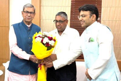 Met Hon’ble Governor of Haryana, Prof. Ashim Kumar Ghosh, along with a delegation of distinguished industrialists at M.D. University, Rohtak.